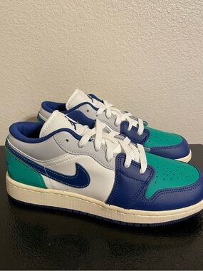 Nike Kids Low-Top Sneakers in White, Teal, and Navy